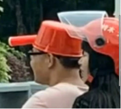 頭盔手板模型之拿水瓢當頭盔？快來感受一下警察叔叔的死亡凝視